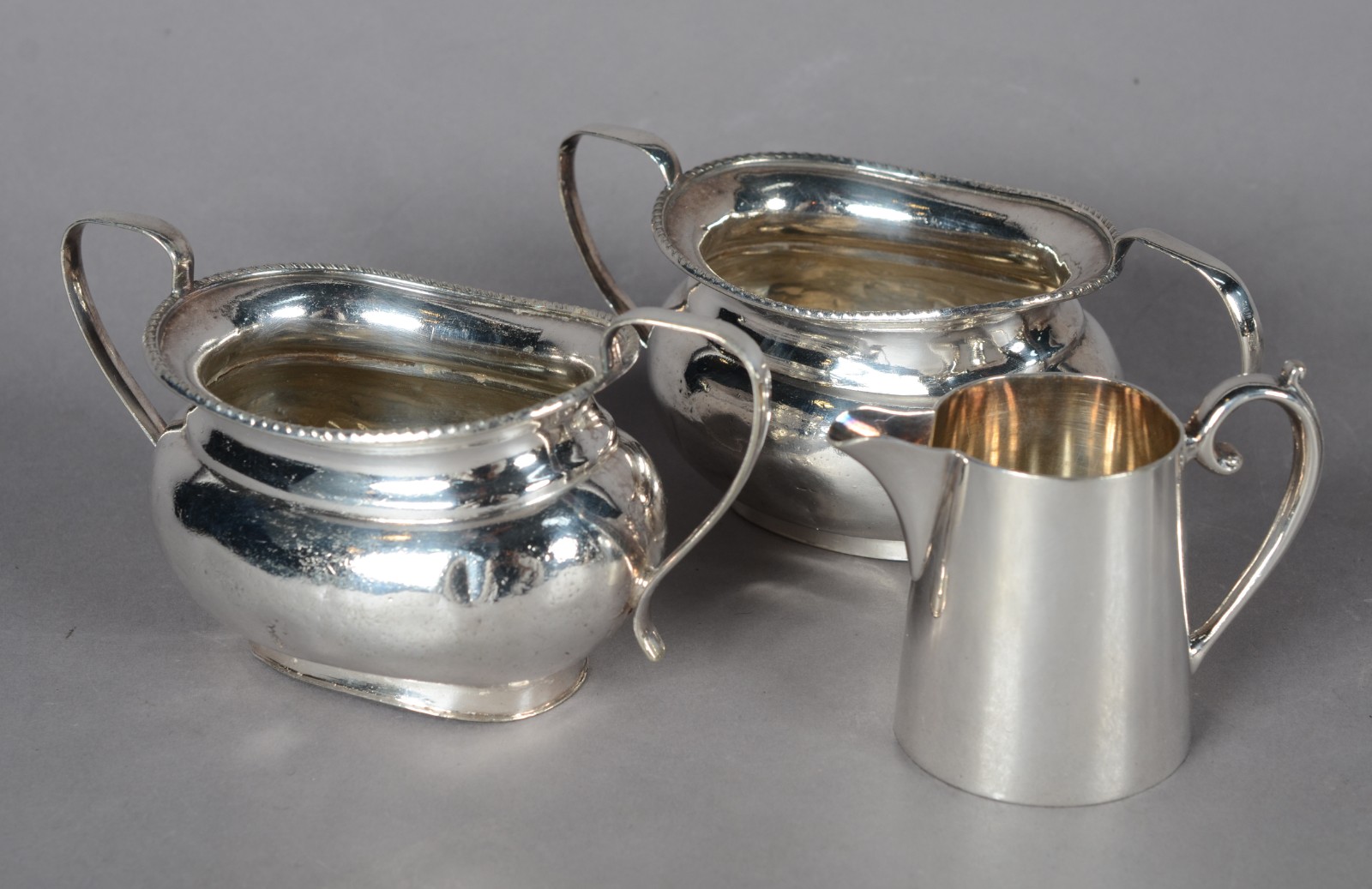 Baixela para chá e café de metal prateado, sendo dois açucareiros... - foto 2 de 8
