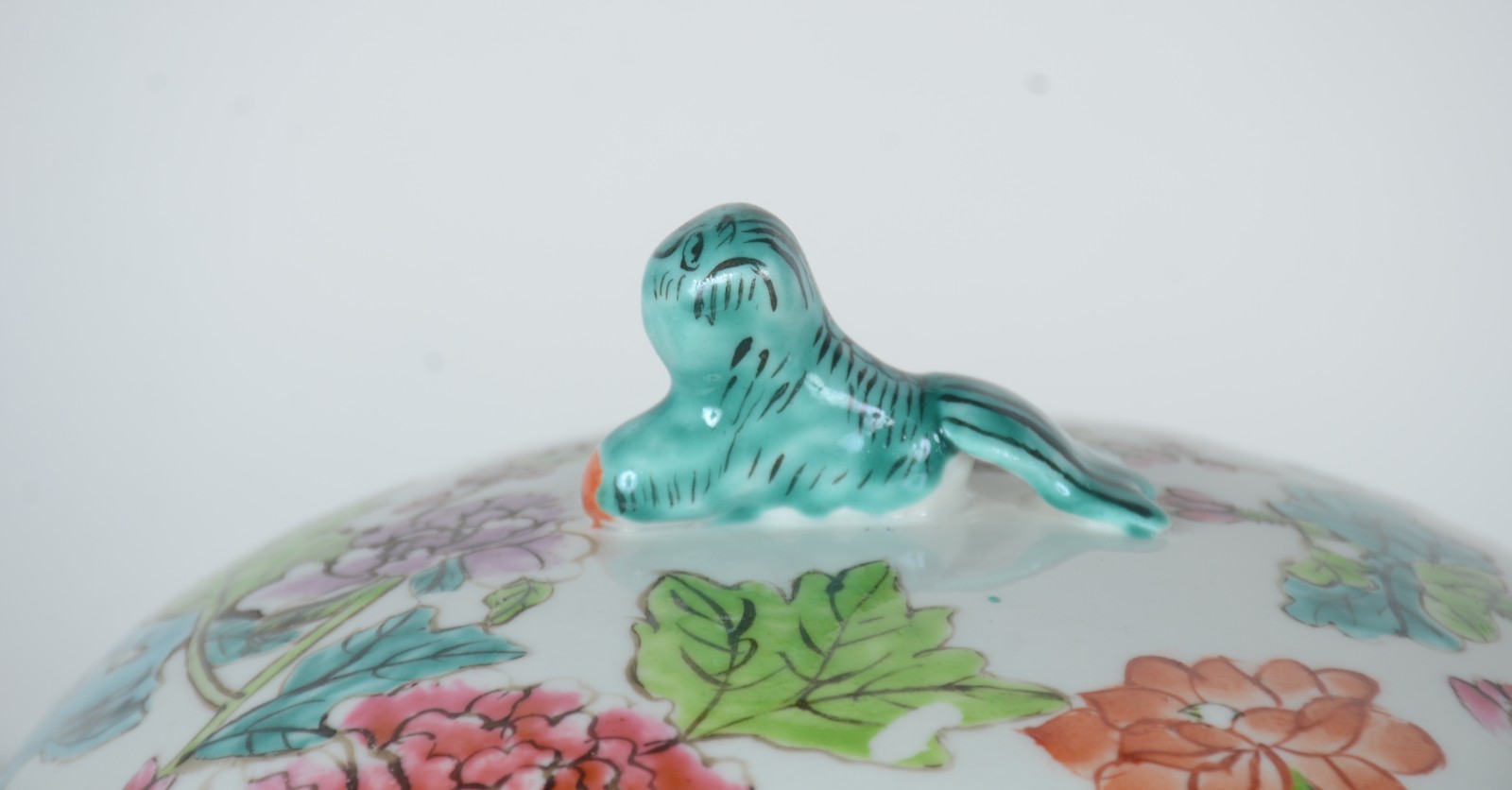 Potiche de porcelana oriental decorado com aves, flores e guirlandas... - foto 4 de 11