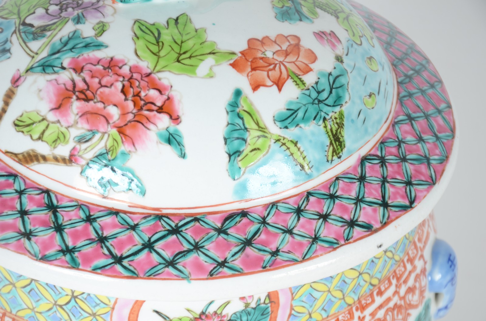 Potiche de porcelana oriental decorado com aves, flores e guirlandas... - foto 5 de 11