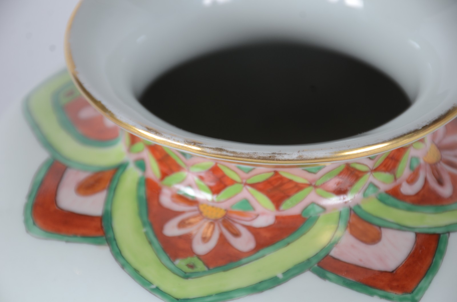 Par de vasos de porcelana nacional decoração floral em policromia... - foto 6 de 10