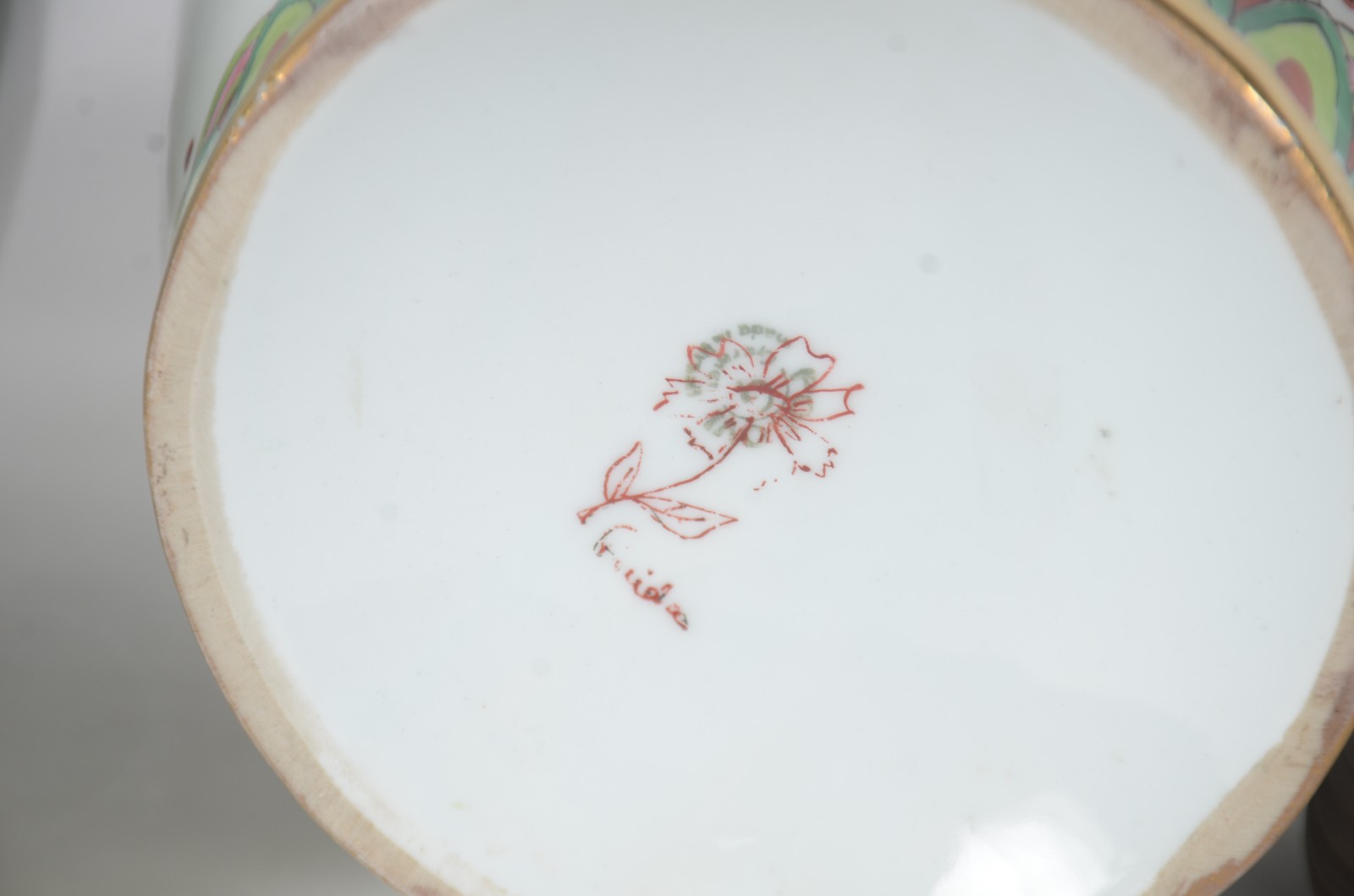 Par de vasos de porcelana nacional decoração floral em policromia... - foto 10 de 10