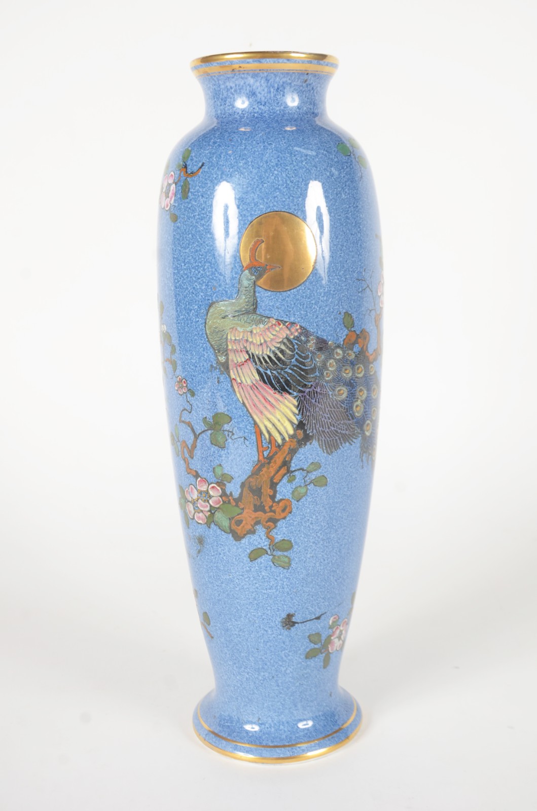 Vaso de porcelana inglesa decorada com ave do paraíso em policromia... - foto 1 de 8
