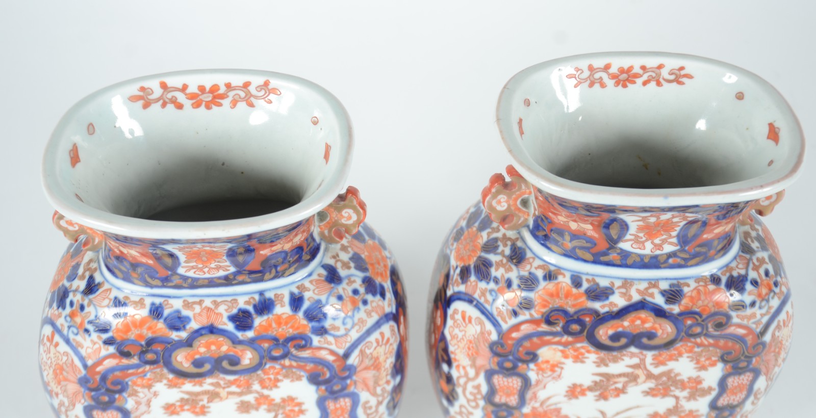 Par de antigos vasos de porcelana japonesa Imari, ricamente decorados... - foto 3 de 7