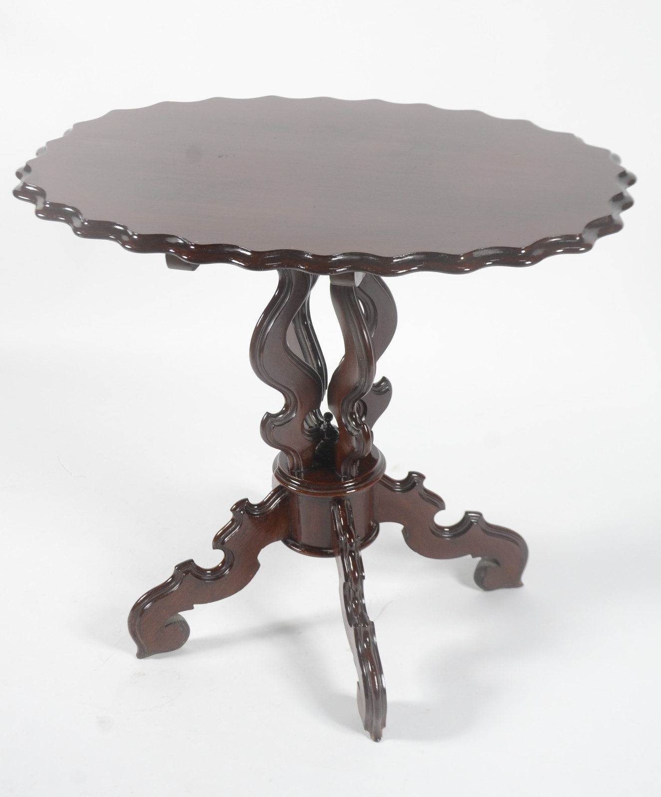 Mesa auxiliar de madeira nobre, tampo oval com borda trabalhada... - foto 1 de 7