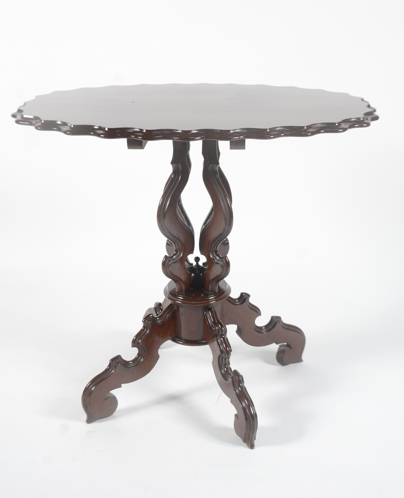 Mesa auxiliar de madeira nobre, tampo oval com borda trabalhada... - foto 2 de 7