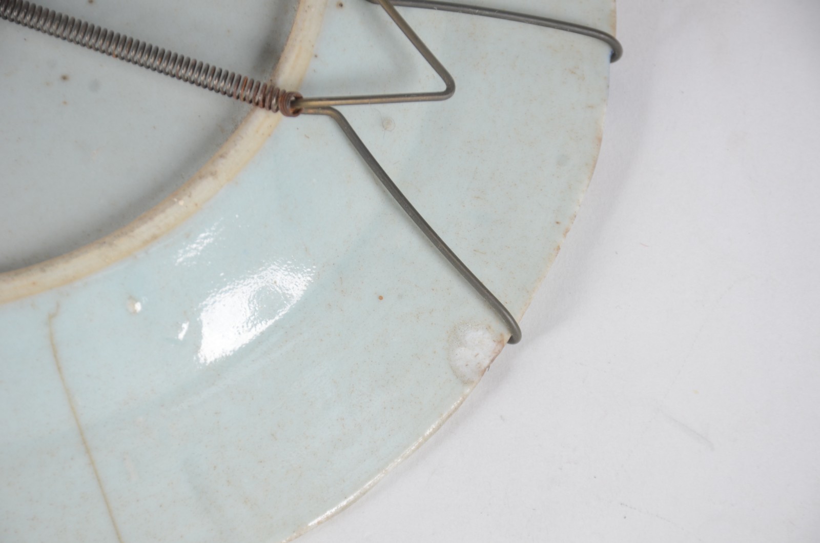 Seis antigos pratos de porcelana Macau em azul e branco decorados com... - foto 11 de 11