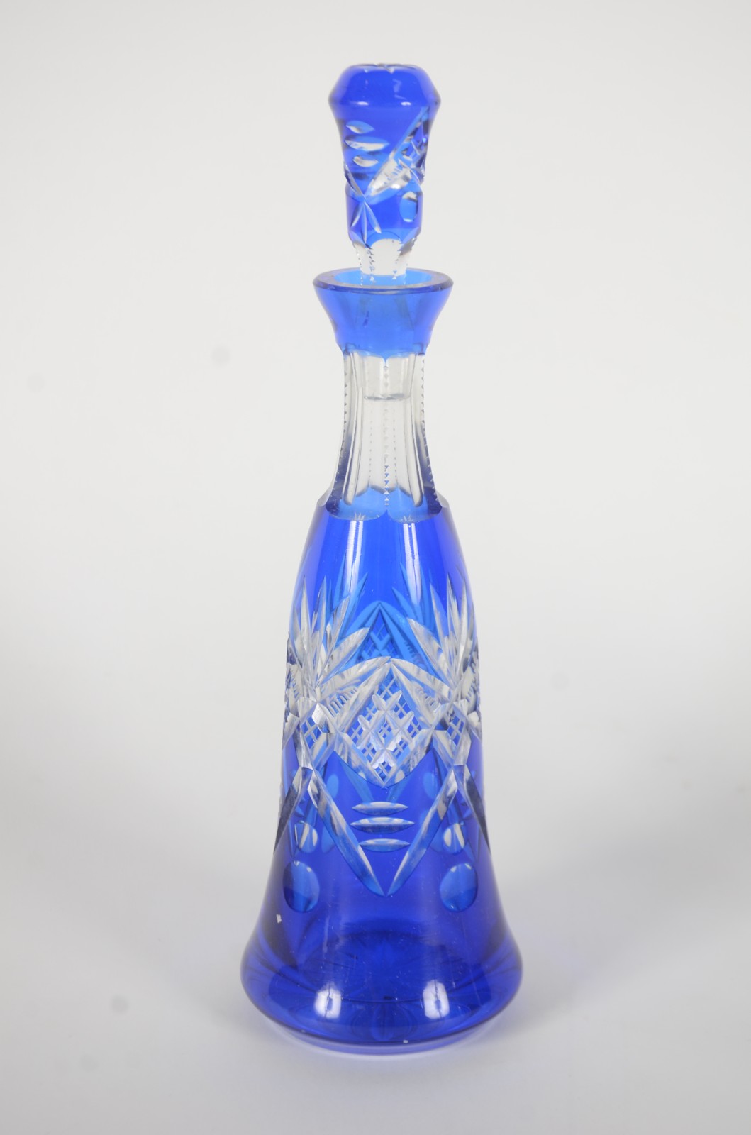 Conjunto de licoreira com 2 cálices de cristal doublé azul lapidado. - foto 2 de 9