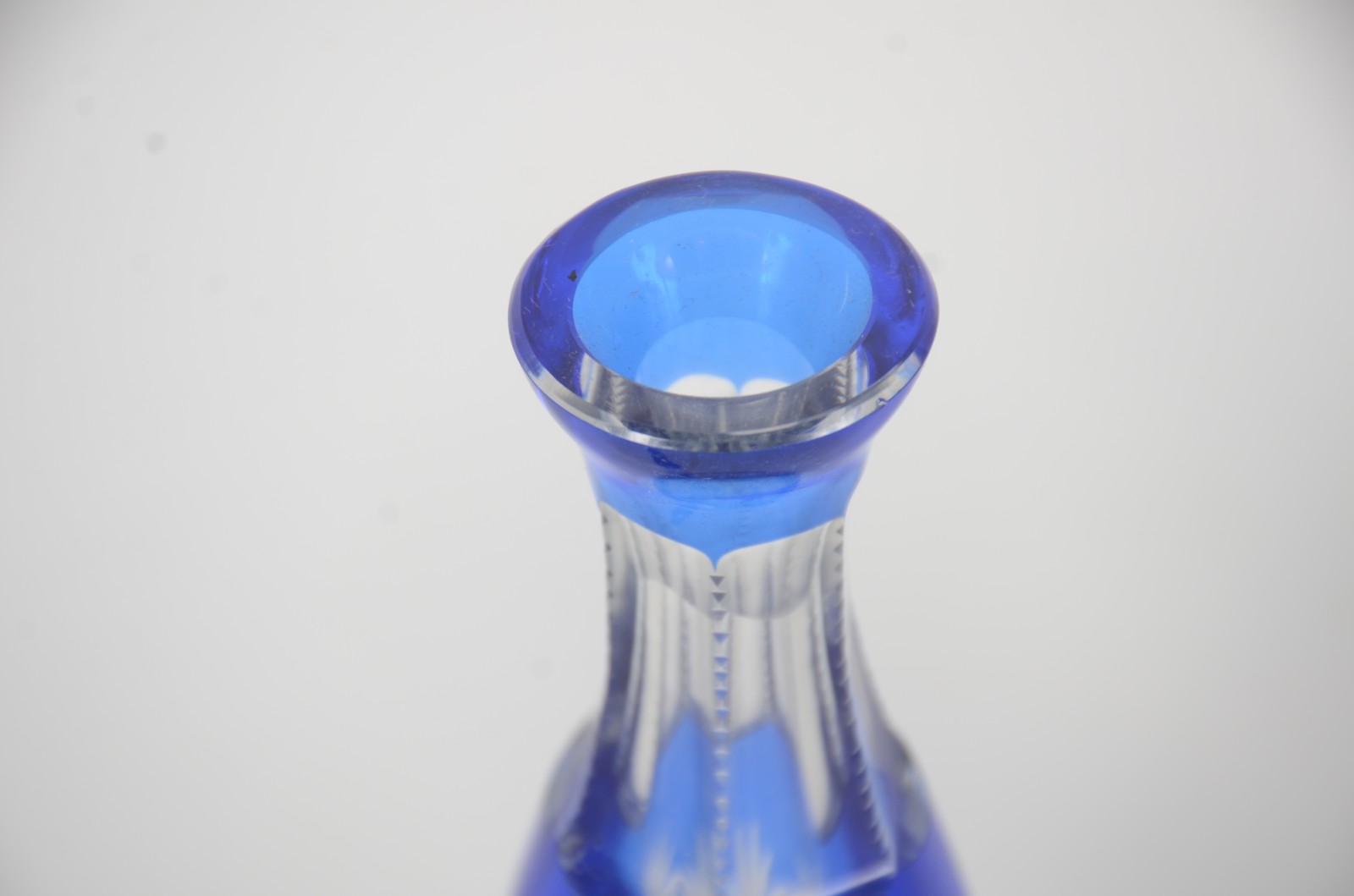 Conjunto de licoreira com 2 cálices de cristal doublé azul lapidado. - foto 5 de 9