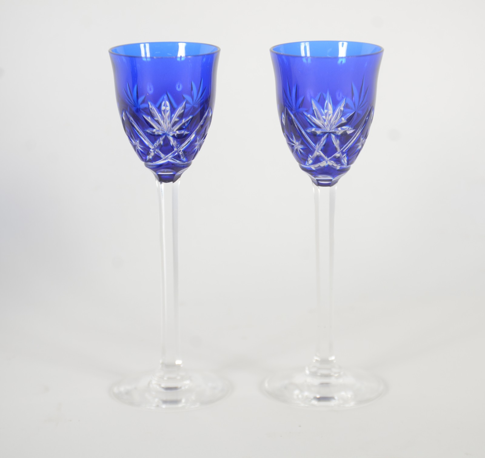 Conjunto de licoreira com 2 cálices de cristal doublé azul lapidado. - foto 8 de 9