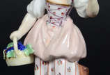 Estatueta de porcelana alemã  representando  fi... - Estatueta de porcelana alemã  representando  figura feminina
