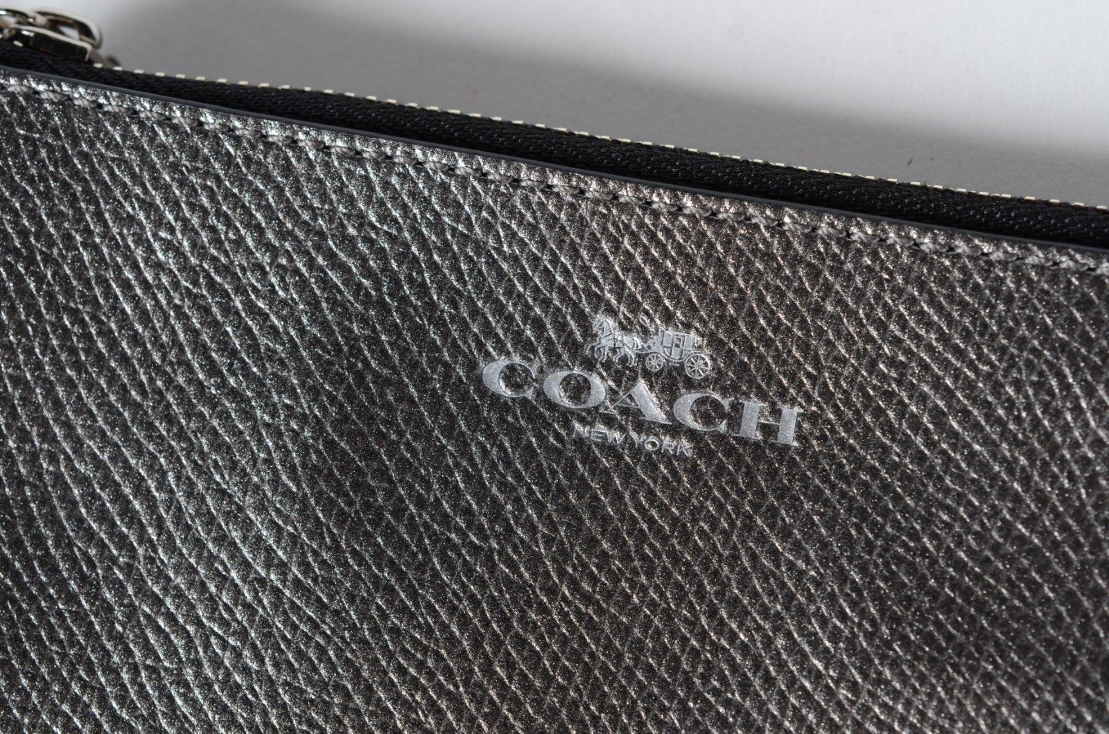 Três bolsas porta níquel, marca COACH. - foto 7 de 11