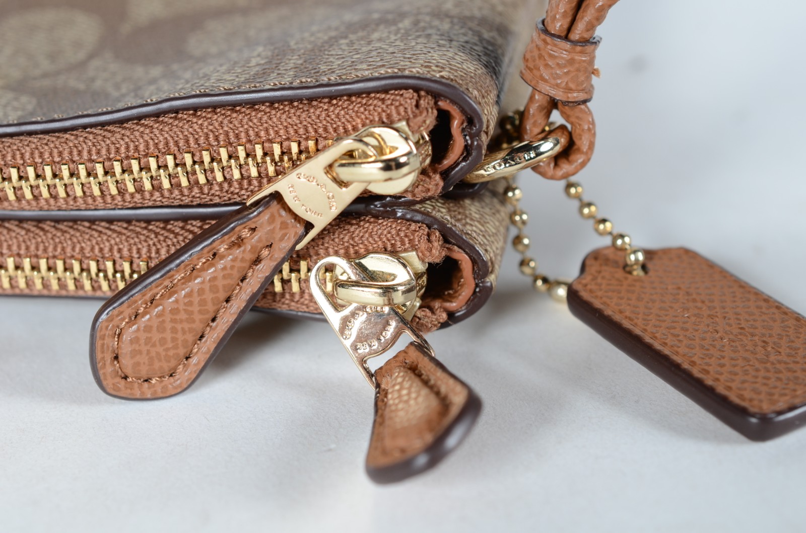 Três bolsas porta níquel, marca COACH. - foto 8 de 11