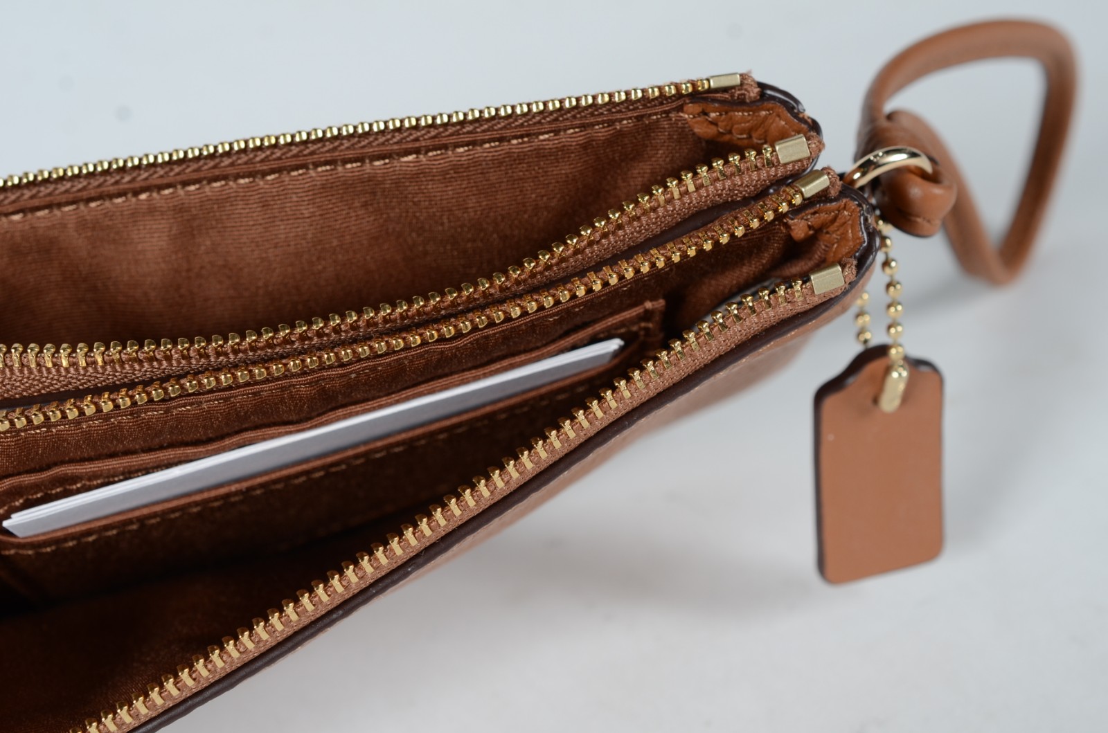 Três bolsas porta níquel, marca COACH. - foto 10 de 11