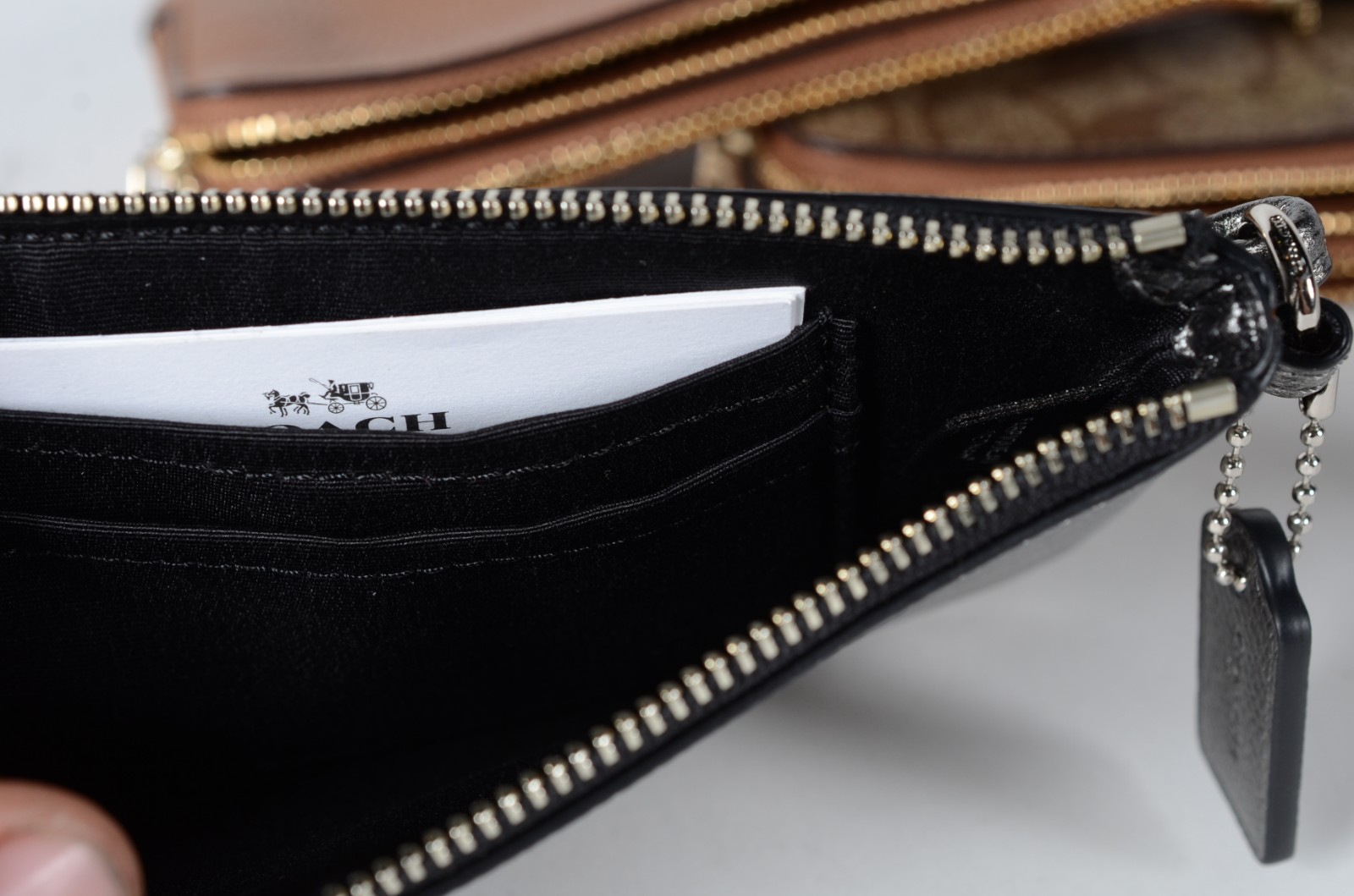 Três bolsas porta níquel, marca COACH. - foto 11 de 11