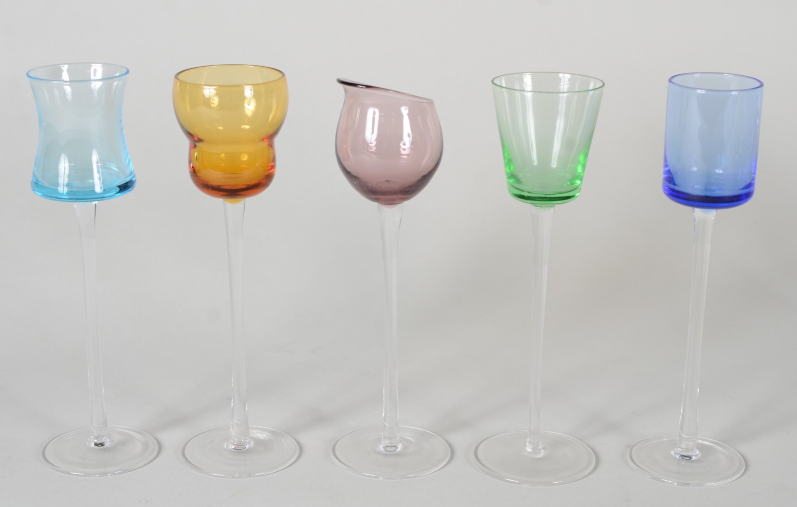 Diversos cálices de cristal, sendo: 8 para vinho do Porto e 5... - foto 4 de 4