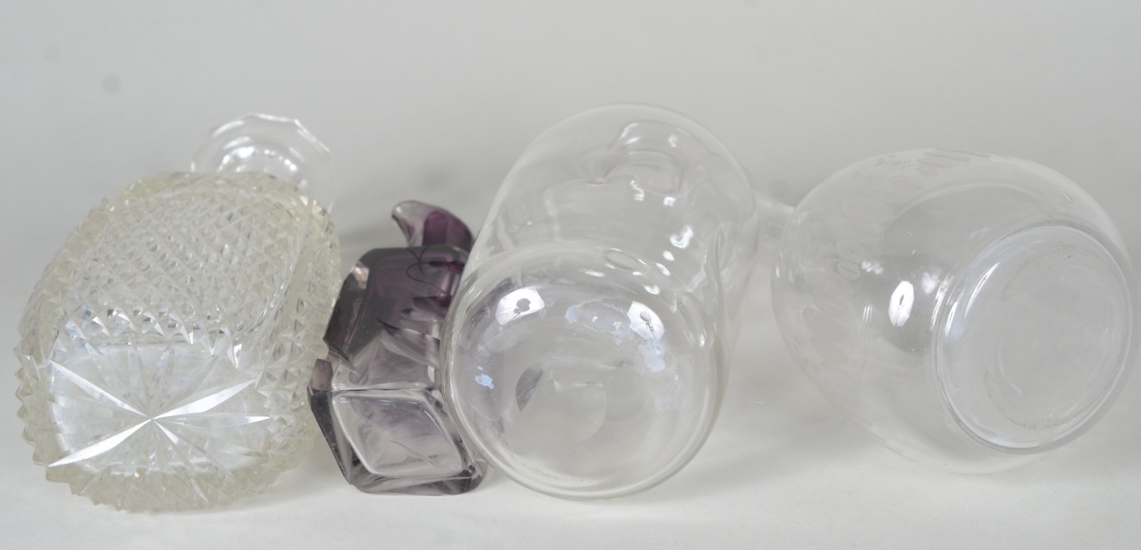 Quatro garrafas de cristal em diversos modelos. - foto 4 de 8