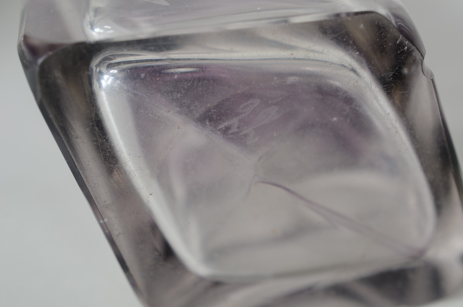 Quatro garrafas de cristal em diversos modelos. - foto 6 de 8