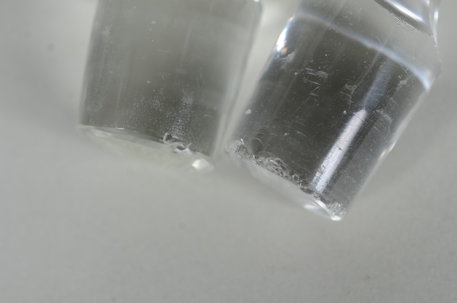 Quatro garrafas de cristal em diversos modelos. - foto 8 de 8