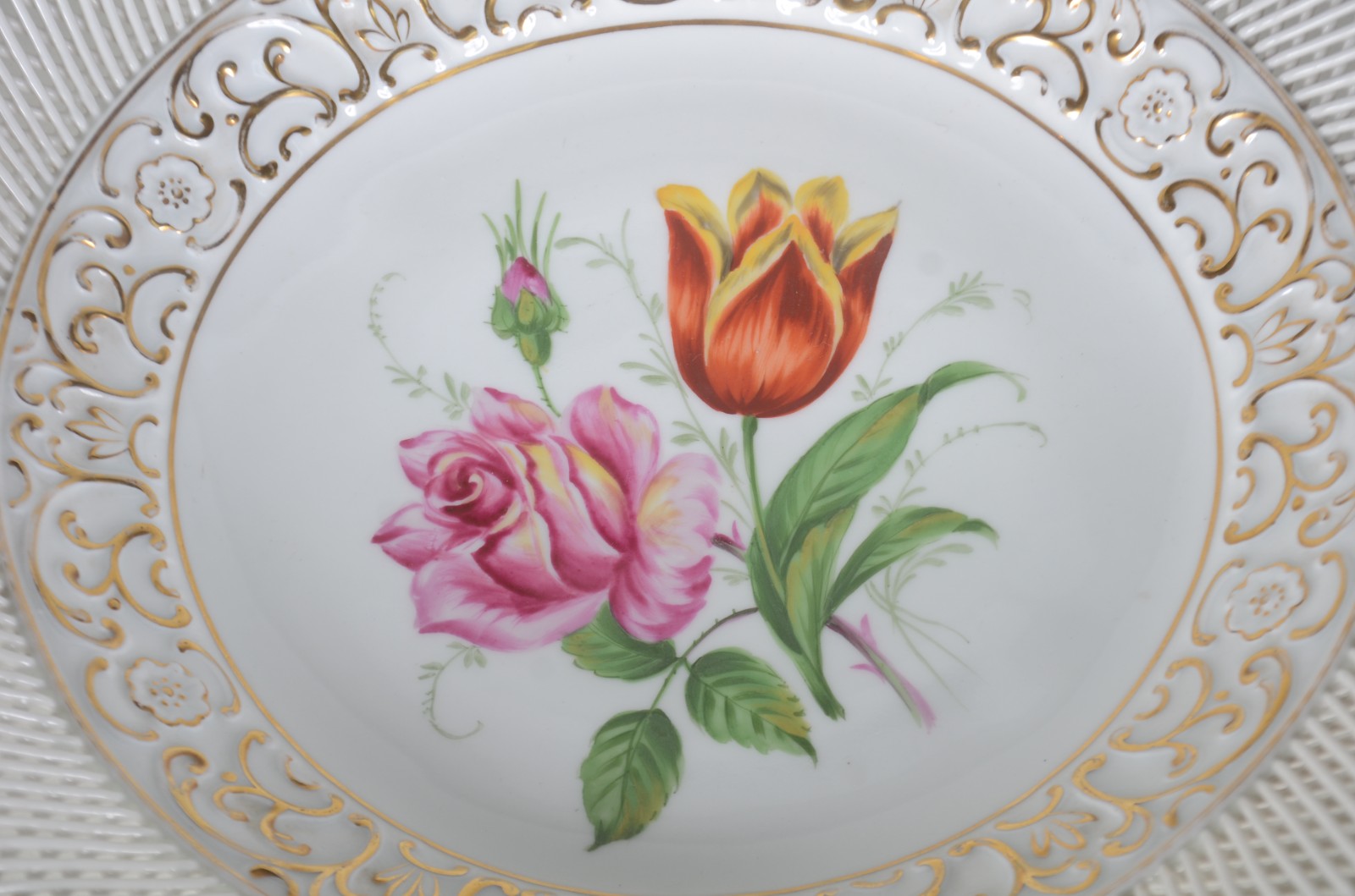 Centro de mesa de porcelana alemã "Handmalerei", vazada nas laterais... - foto 4 de 7