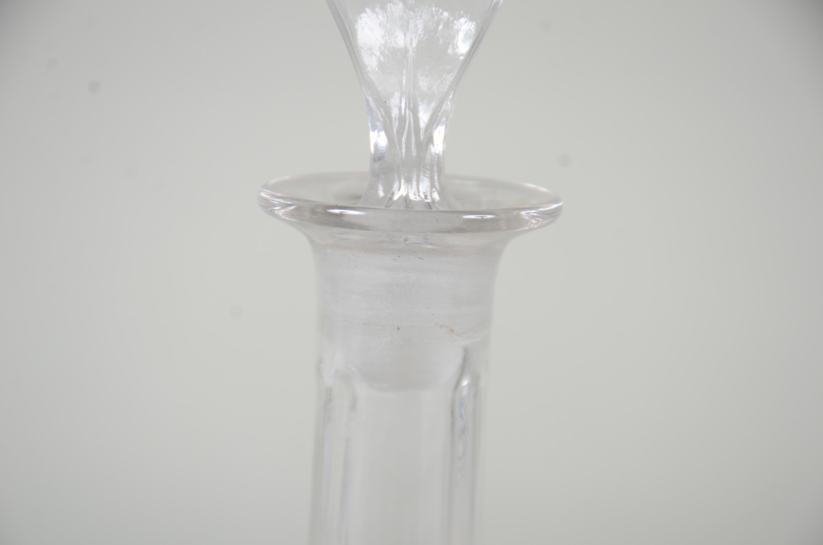 Par de garrafas de cristal europeu lapidados em gomos. - foto 5 de 8
