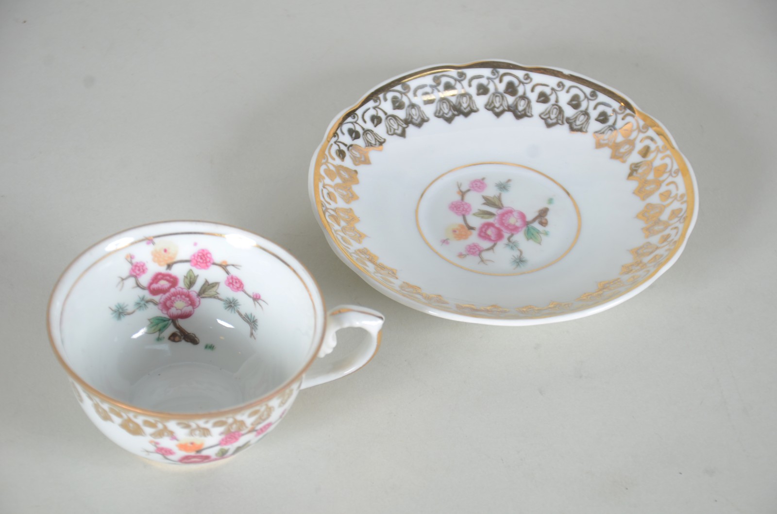 Serviço para café de porcelana Real na cor branca com flores em... - foto 3 de 10