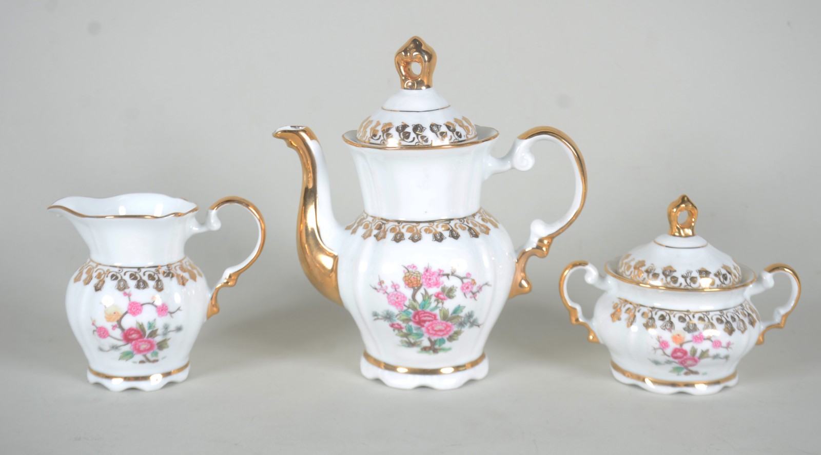 Serviço para café de porcelana Real na cor branca com flores em... - foto 5 de 10