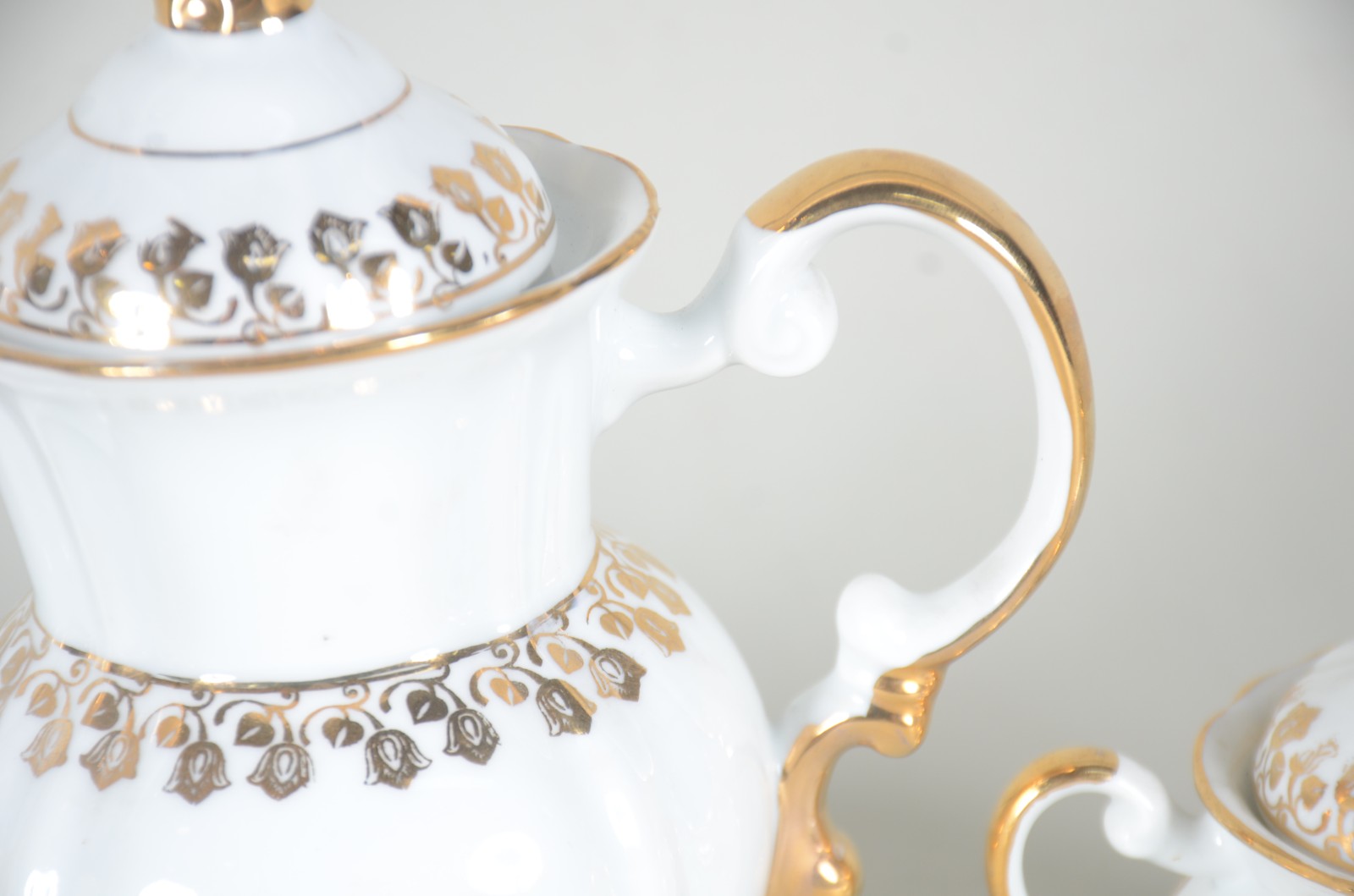 Serviço para café de porcelana Real na cor branca com flores em... - foto 6 de 10