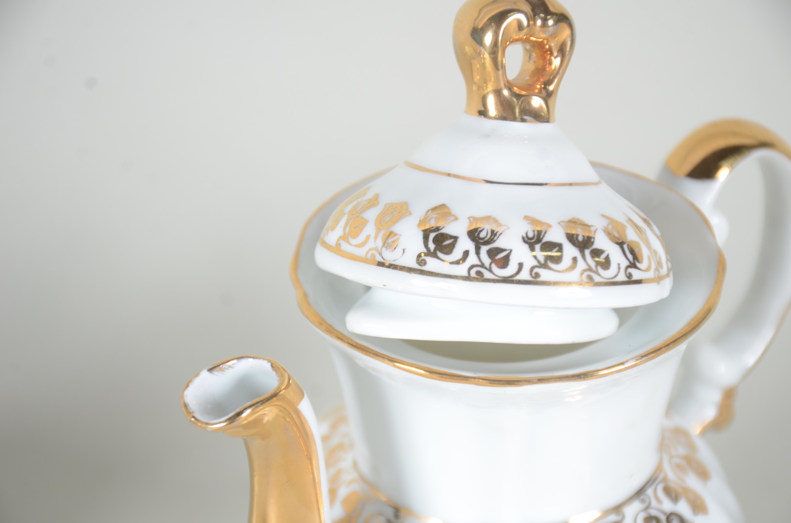 Serviço para café de porcelana Real na cor branca com flores em... - foto 7 de 10