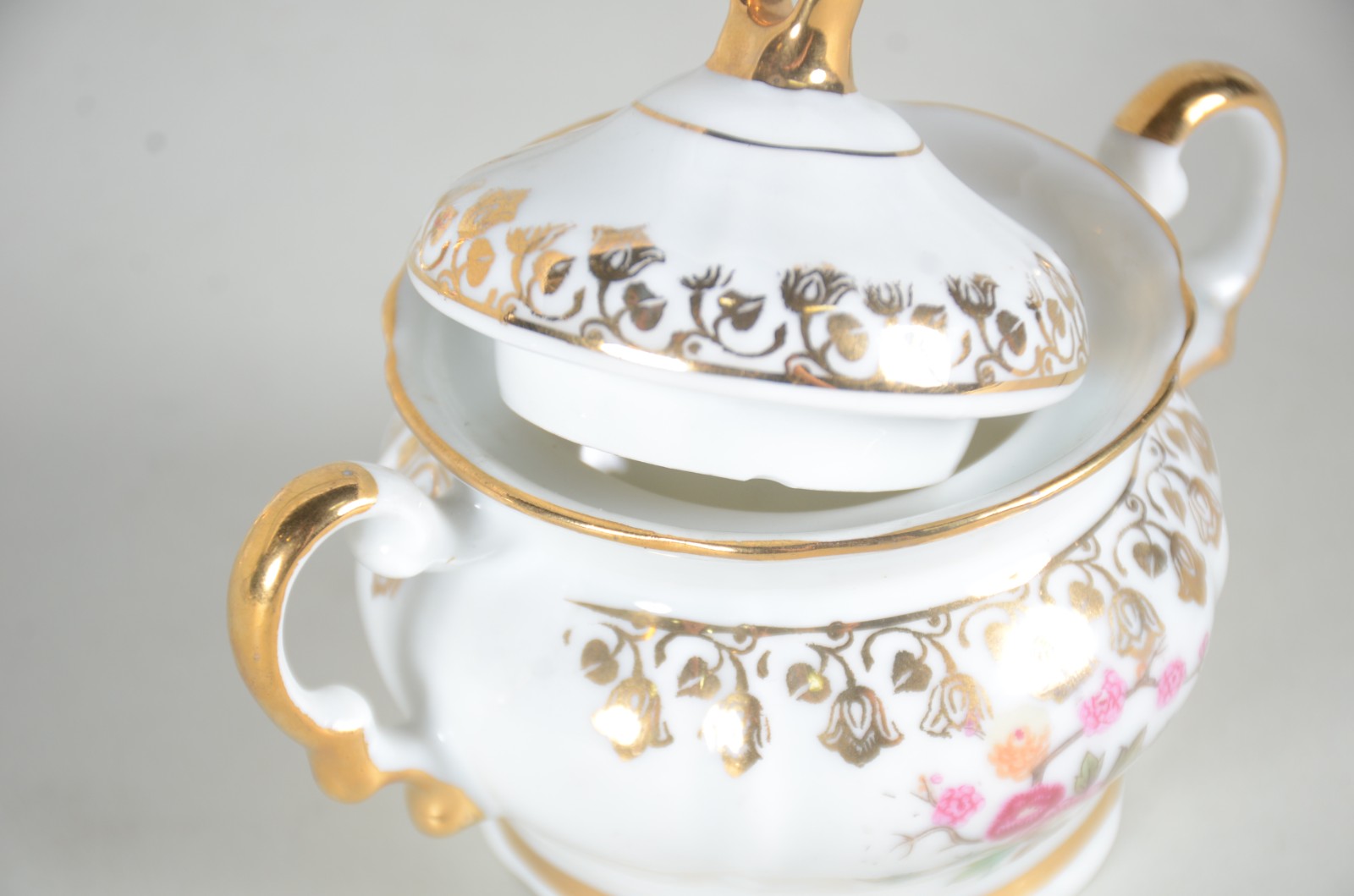 Serviço para café de porcelana Real na cor branca com flores em... - foto 8 de 10