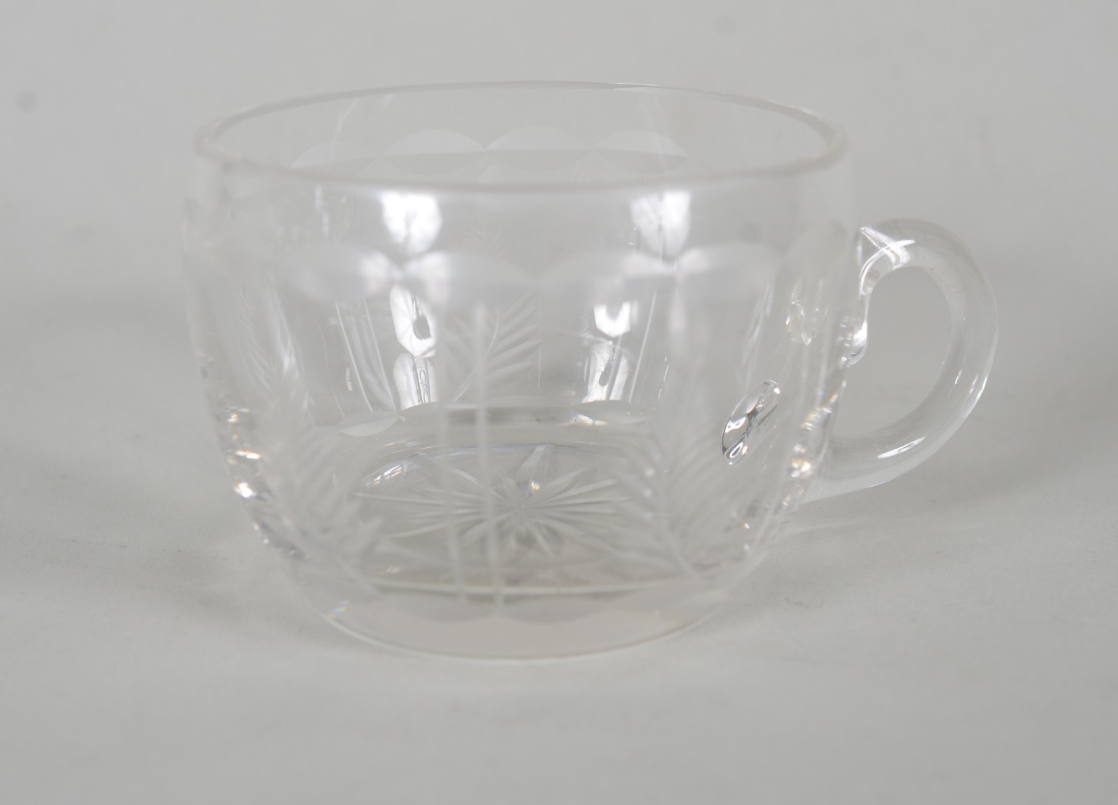 Conjunto de poncheira com concha e 12 canecas em demi cristal... - foto 3 de 10