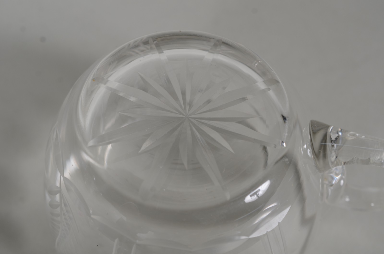 Conjunto de poncheira com concha e 12 canecas em demi cristal... - foto 5 de 10