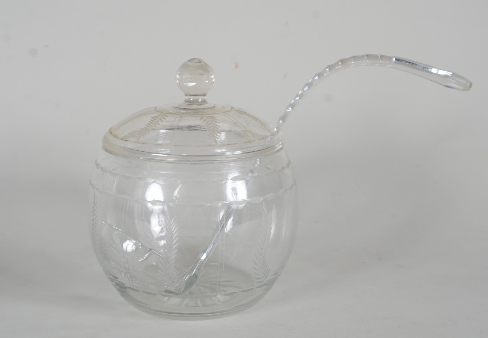 Conjunto de poncheira com concha e 12 canecas em demi cristal... - foto 6 de 10
