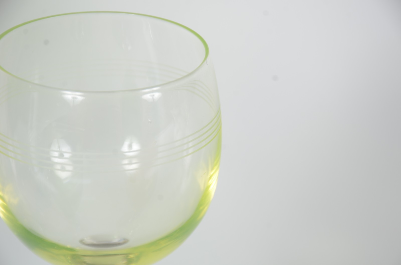 Conjunto com 17 taças de vidro/cristal colorido de diversas formas e... - foto 5 de 8