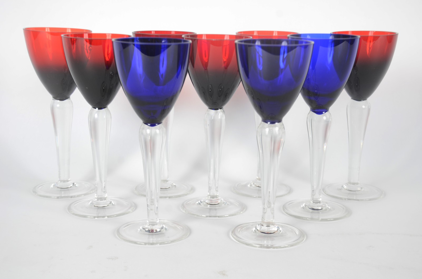 Conjunto com 9 taças para vinho de cristal, sendo: 6 vermelhos e 3... - foto 2 de 4
