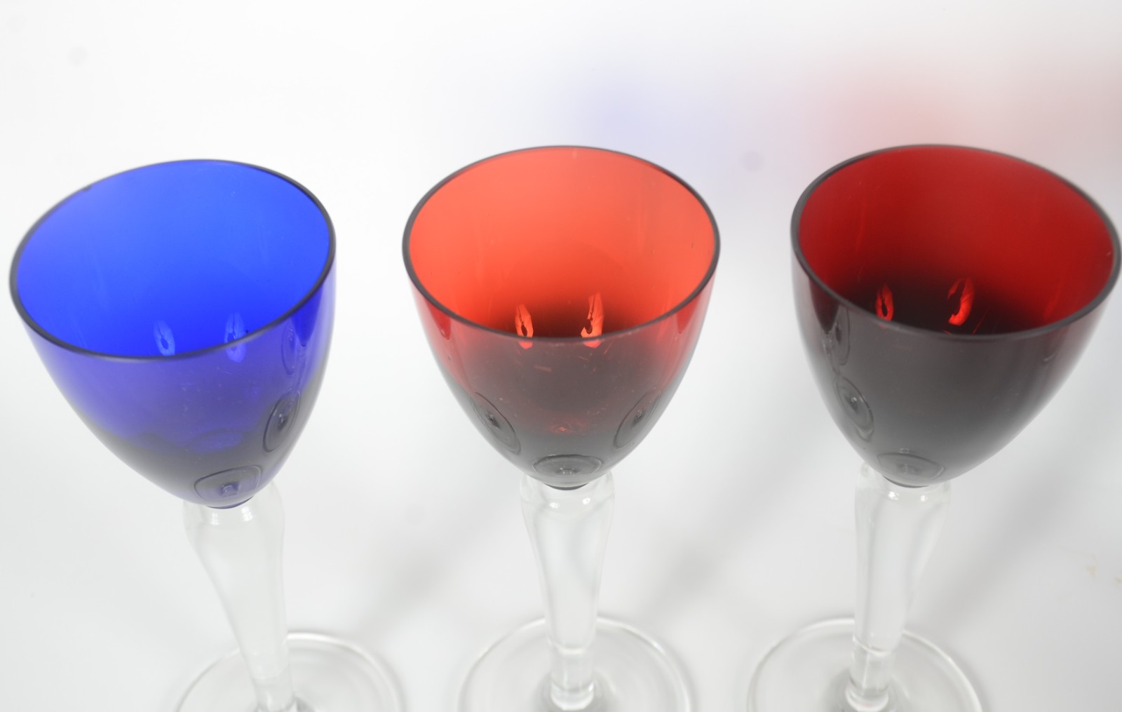 Conjunto com 9 taças para vinho de cristal, sendo: 6 vermelhos e 3... - foto 4 de 4