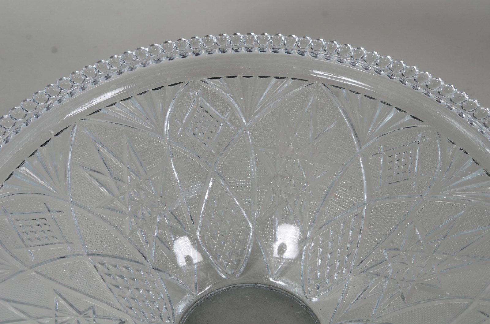Centro de mesa de cristal tcheco lapidado. - foto 4 de 8