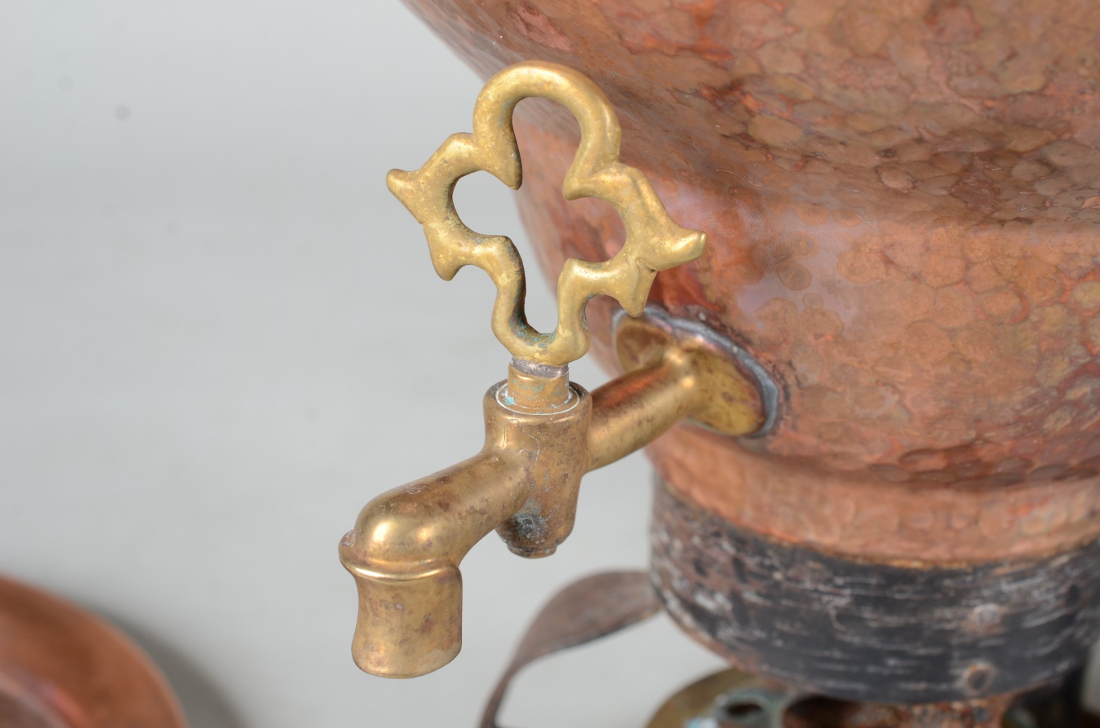 Samovar de cobre martelado com presentoir. - foto 7 de 7