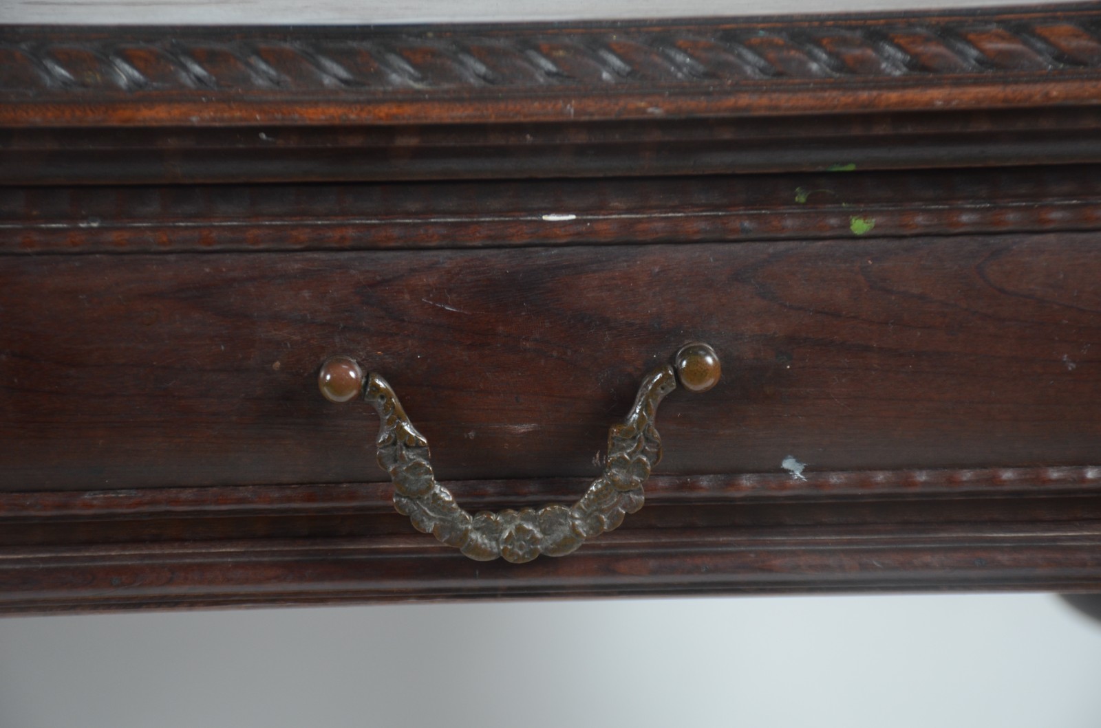 Mesa de escritório de madeira nobre, tampo retangular com duas... - foto 5 de 11