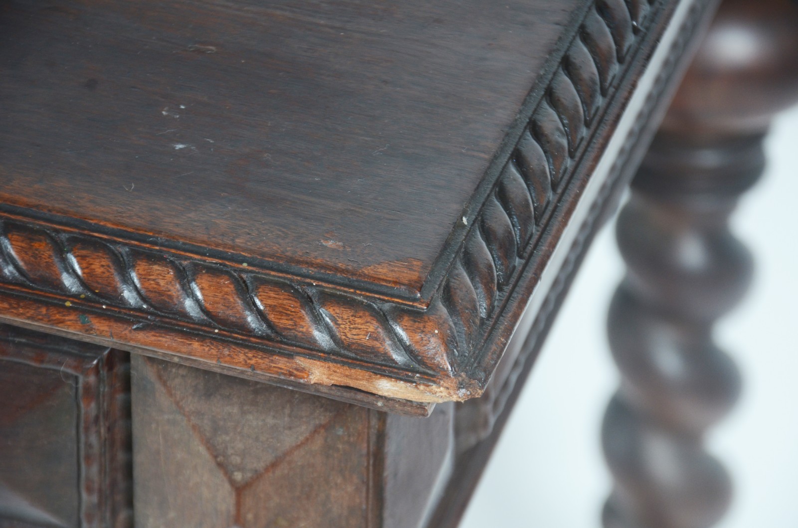 Mesa de escritório de madeira nobre, tampo retangular com duas... - foto 9 de 11