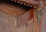 Casa Leandro Martins (1885-1960),  - Movel de madeira nobre parquetada, parte inferior com duas portas com prateleira interna e duas gavetas. Parte superior com duas portas com palhinha e