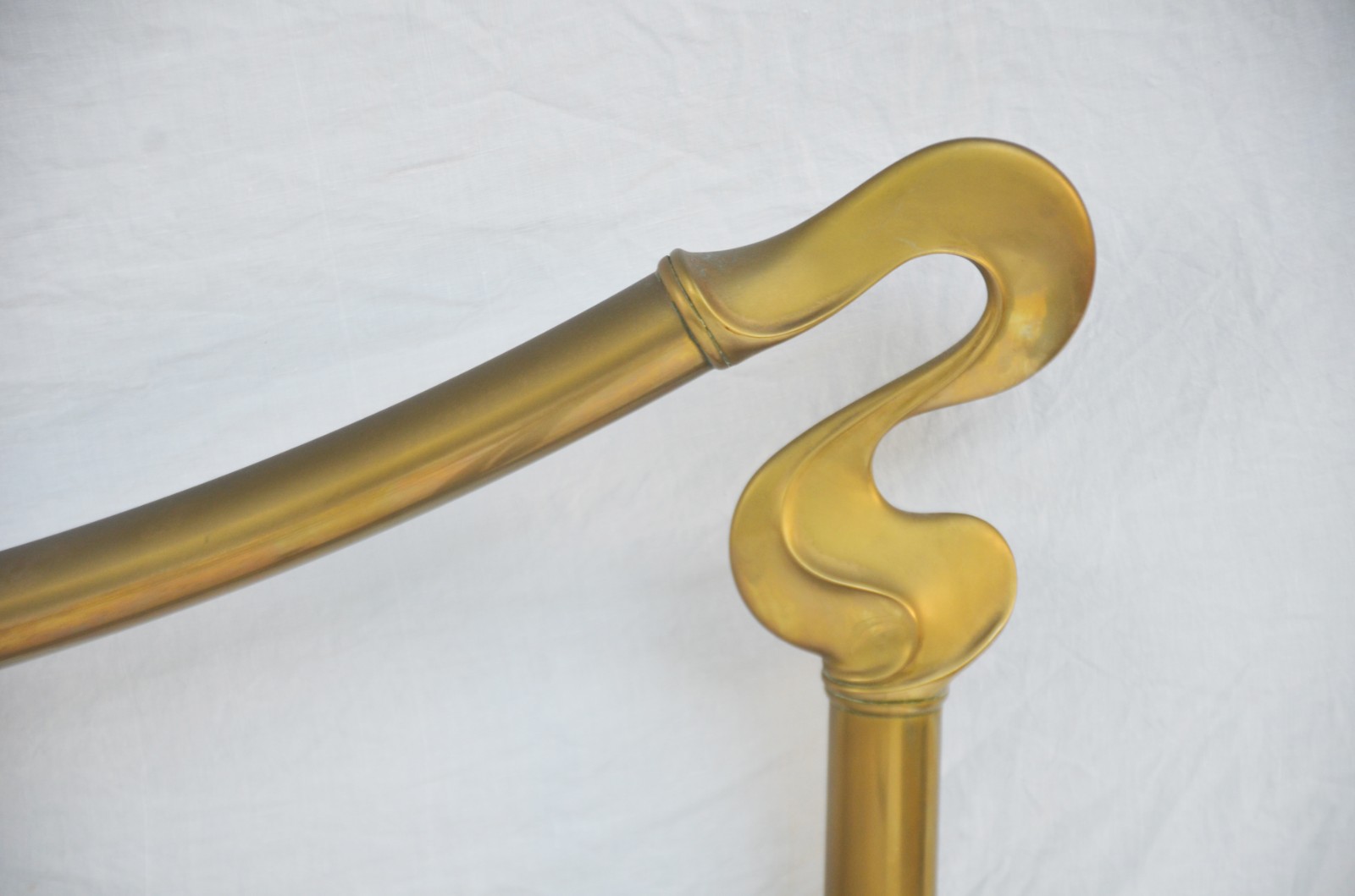 Cama de casal de metal dourado no estilo Art Nouveau, estrado de... - foto 6 de 10