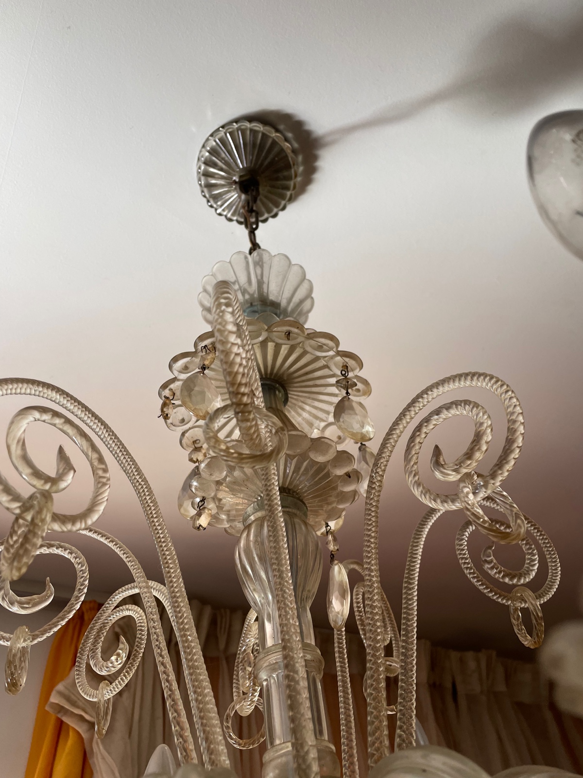 Lustre de cristal para 8 luzes, bobeches com bordas peroladas... - foto 9 de 10