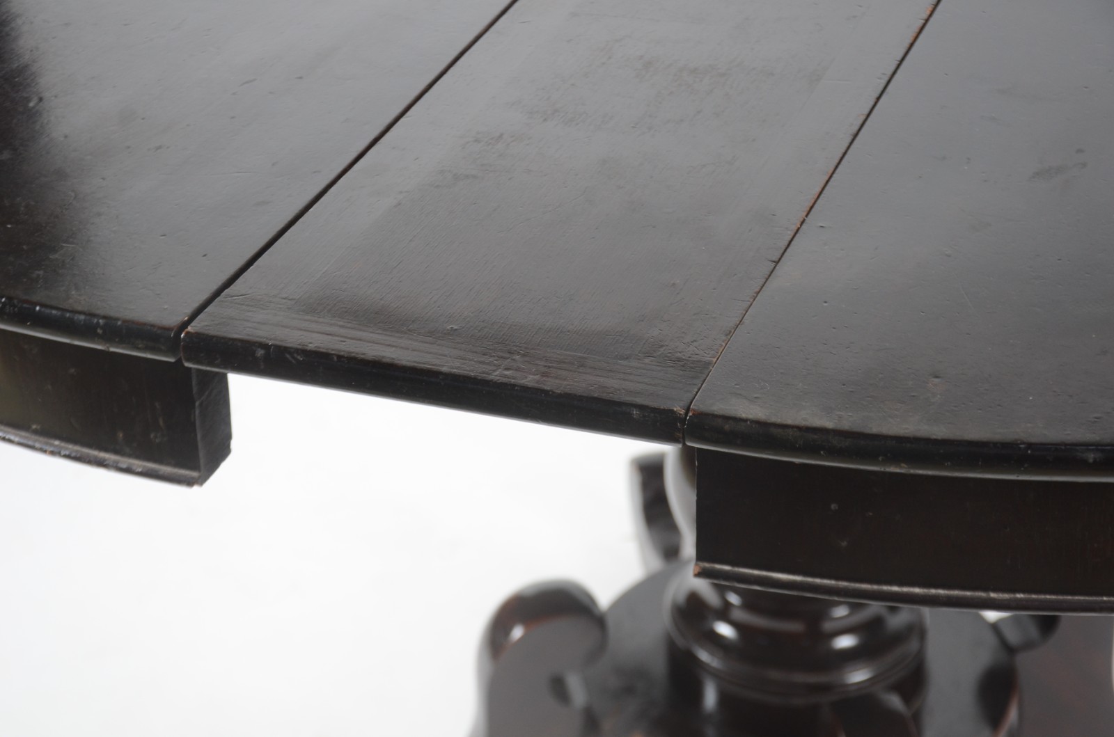 Mesa de jantar de madeira nobre, feitio redondo com tabua extensora... - foto 6 de 10
