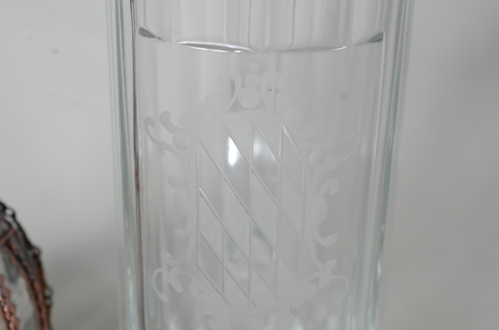Duas peças de cristal/vidro, sendo: Tankard com tampa de pewter... - foto 2 de 11
