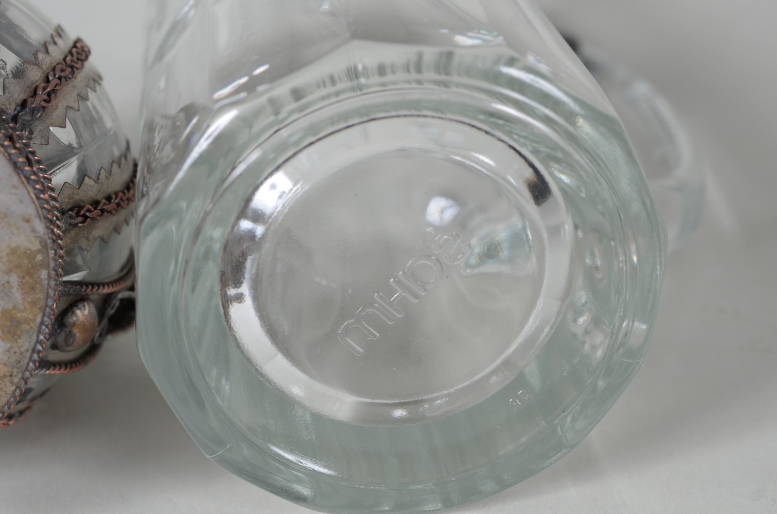 Duas peças de cristal/vidro, sendo: Tankard com tampa de pewter... - foto 8 de 11