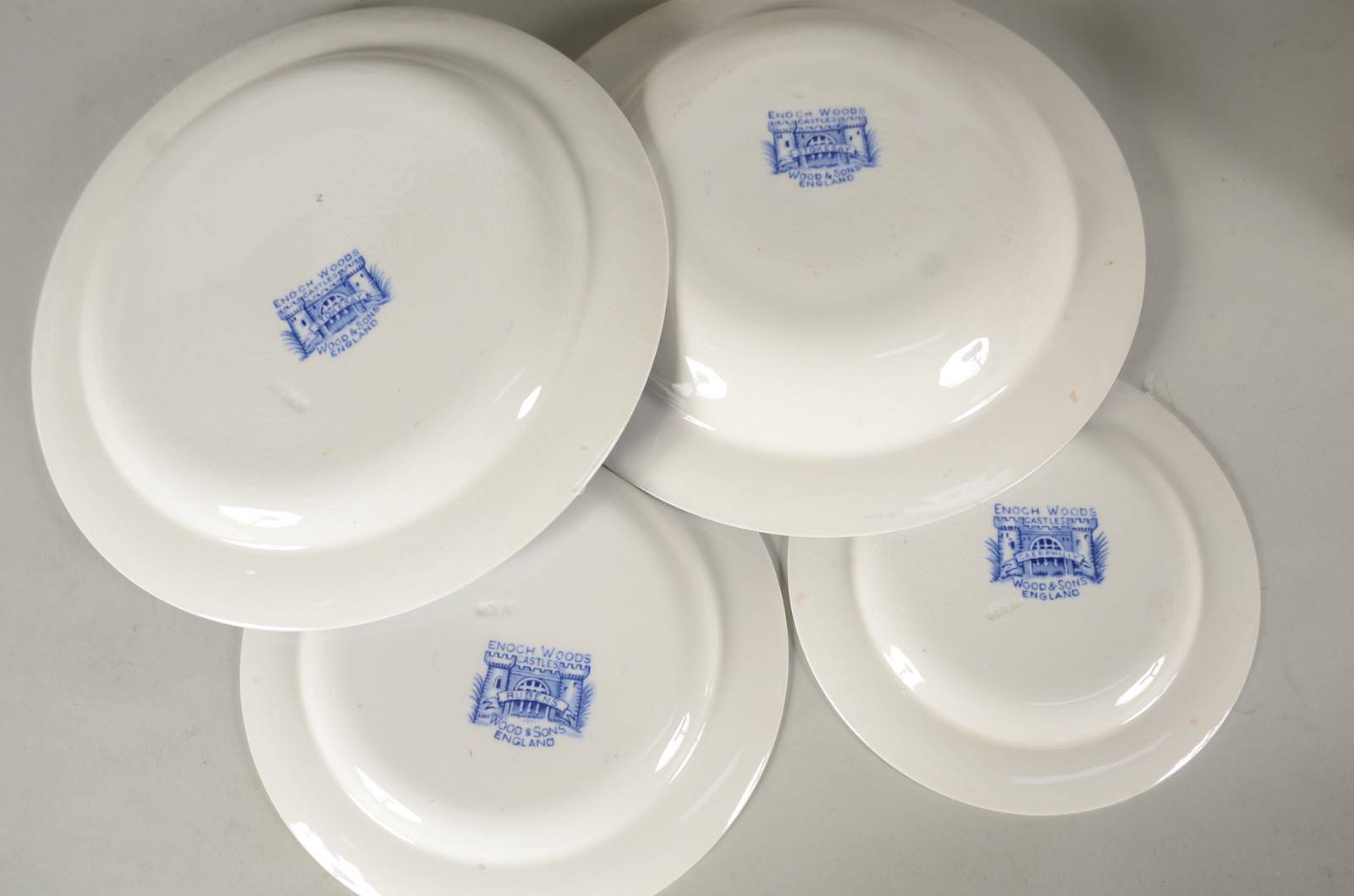 Aparelho de jantar de faiança Wood&Sons azul e branca composto de... - foto 11 de 11