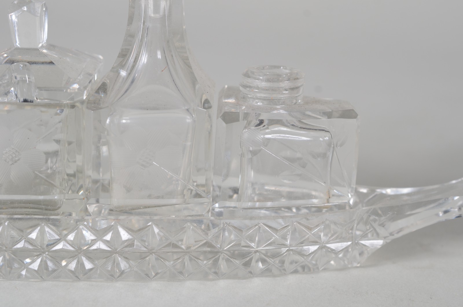 Galheteiro de cristal europeu na forma de navete, com cinco peças e... - foto 7 de 9