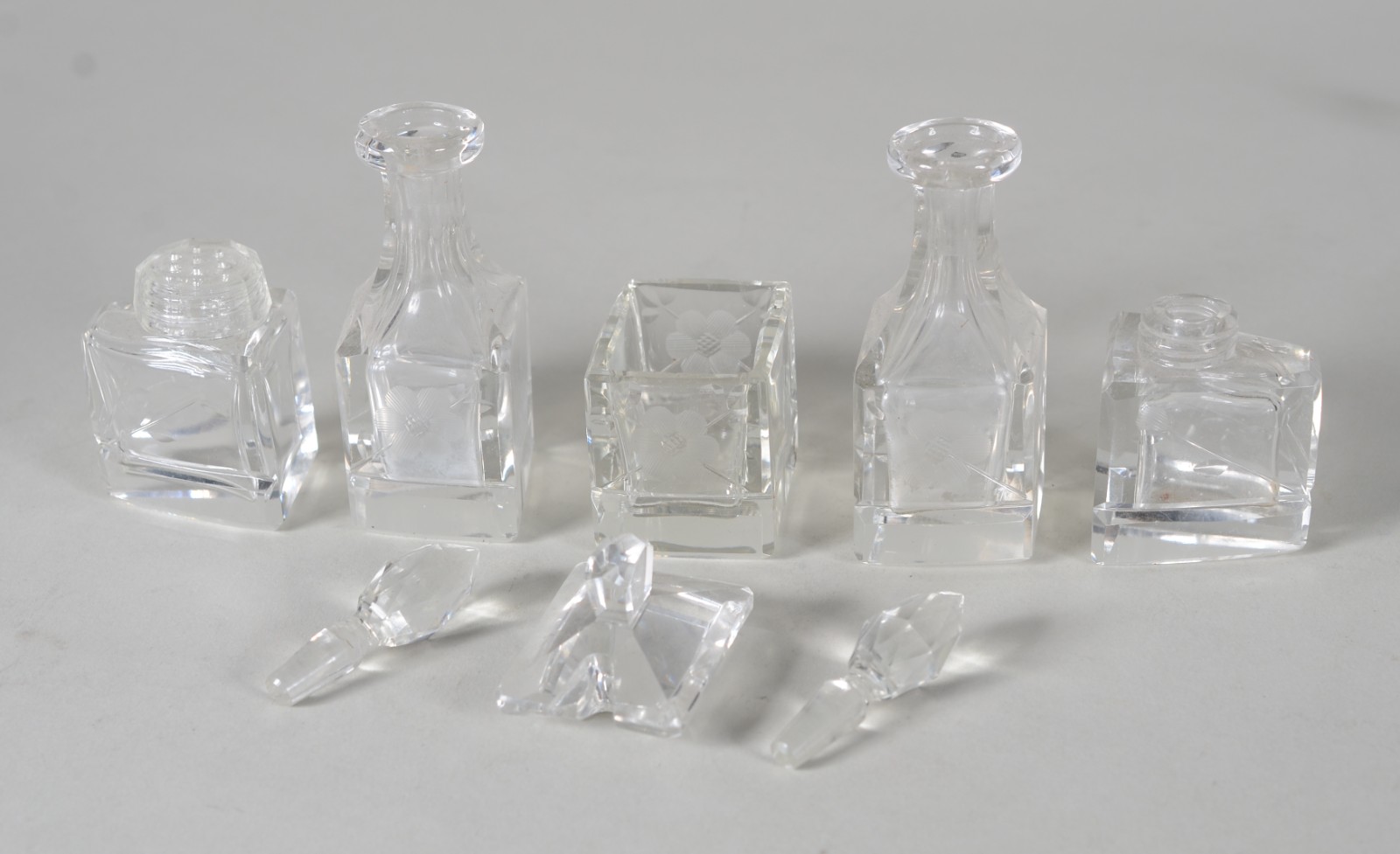 Galheteiro de cristal europeu na forma de navete, com cinco peças e... - foto 8 de 9