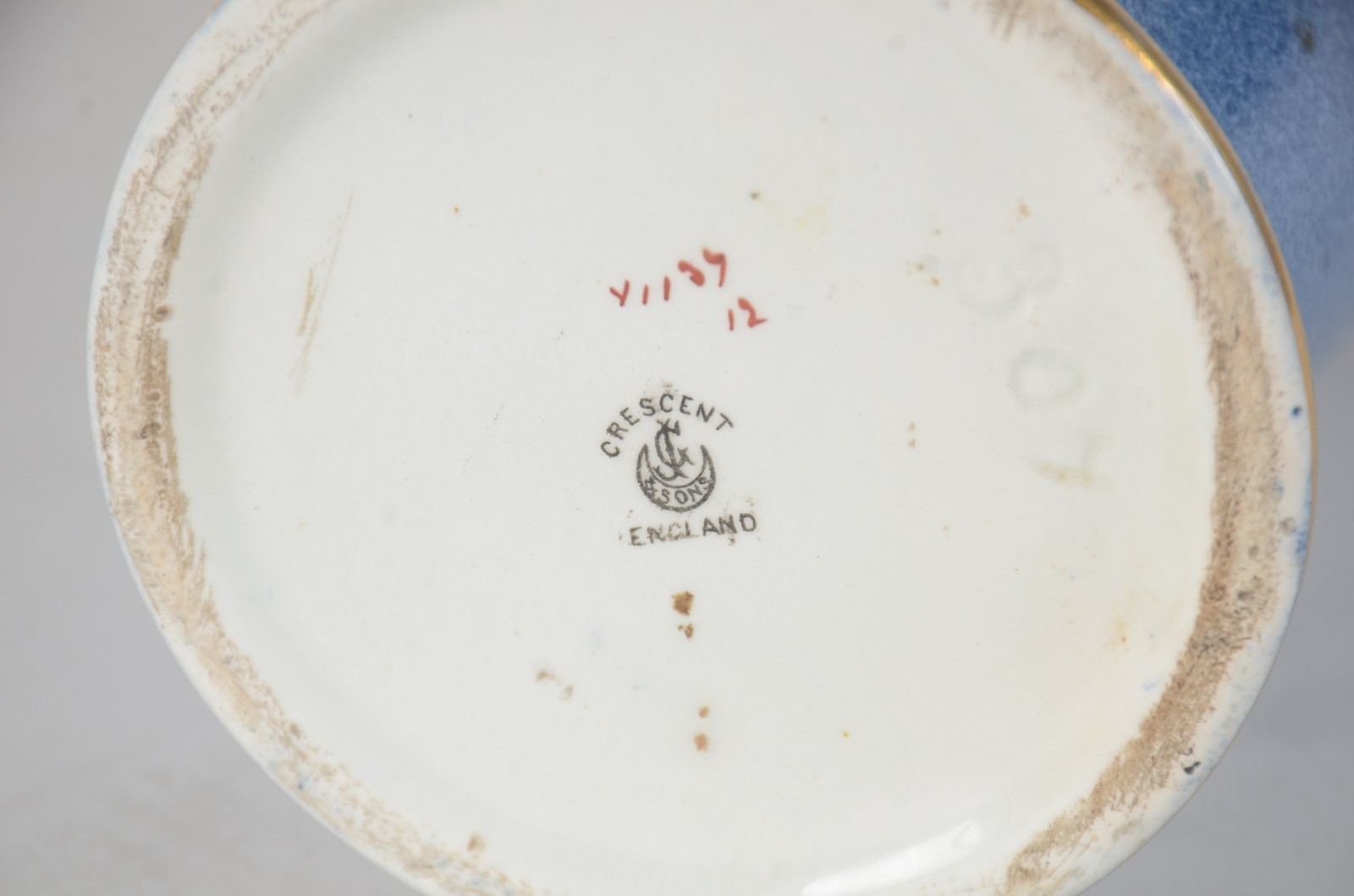 Vaso de porcelana inglesa decorada com ave do paraíso em policromia... - foto 8 de 8