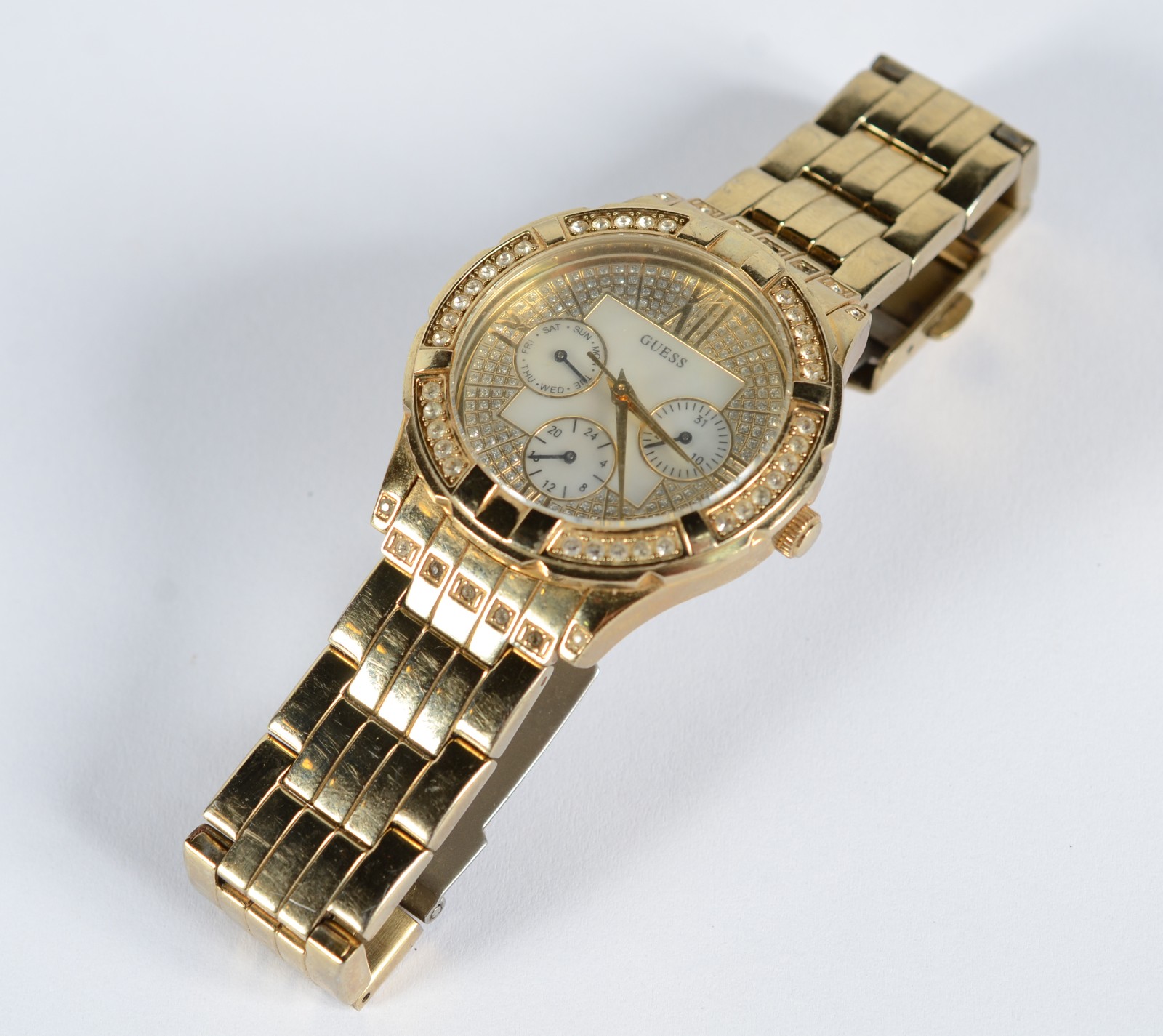 Relógio dourado feminino, á quartz. Pequenos desgastes, máquina... - foto 1 de 9